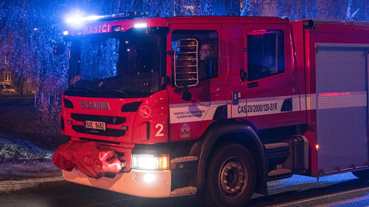 Jako vraždu prověřuje policie požár na Brněnsku, při němž zemřela žena a zranil se muž